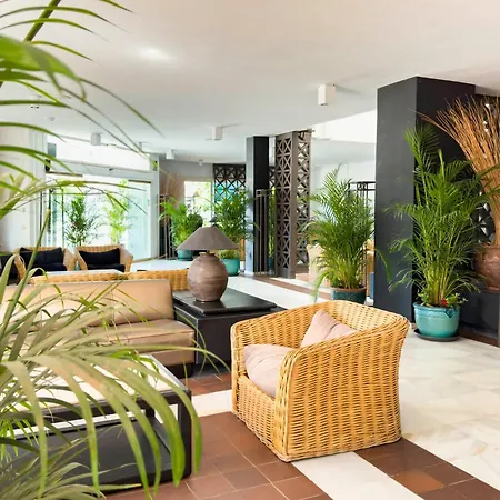 Parque Del Sol 公寓式酒店 阿德耶